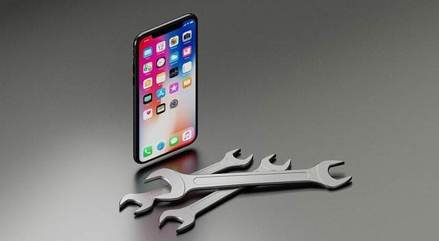 What are the most vital points to be taken into consideration by the people at the time of choosing the best iPhone repair store?