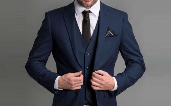 4 Essential tips for choosing suits for men